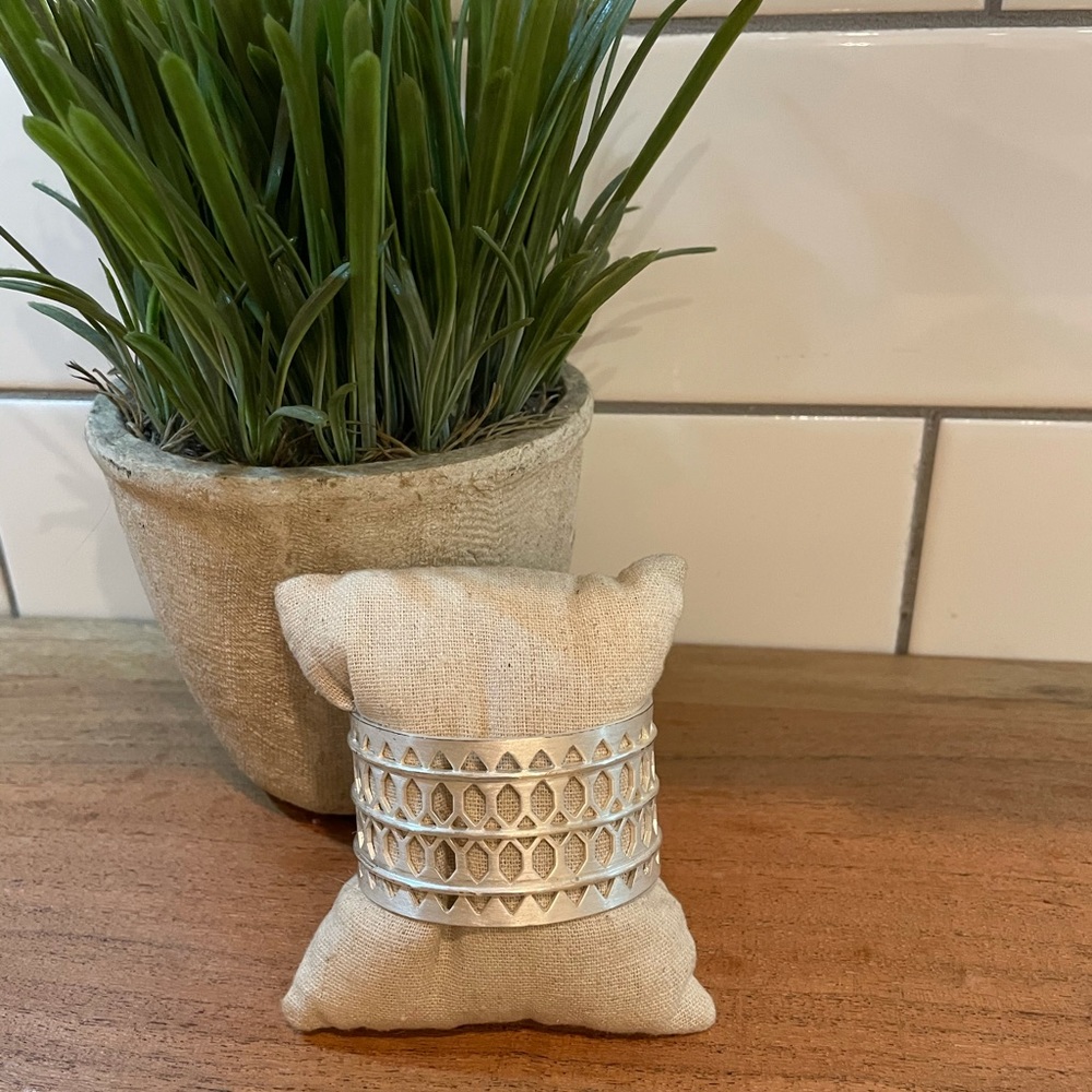 Stella and dot cuff bracelet